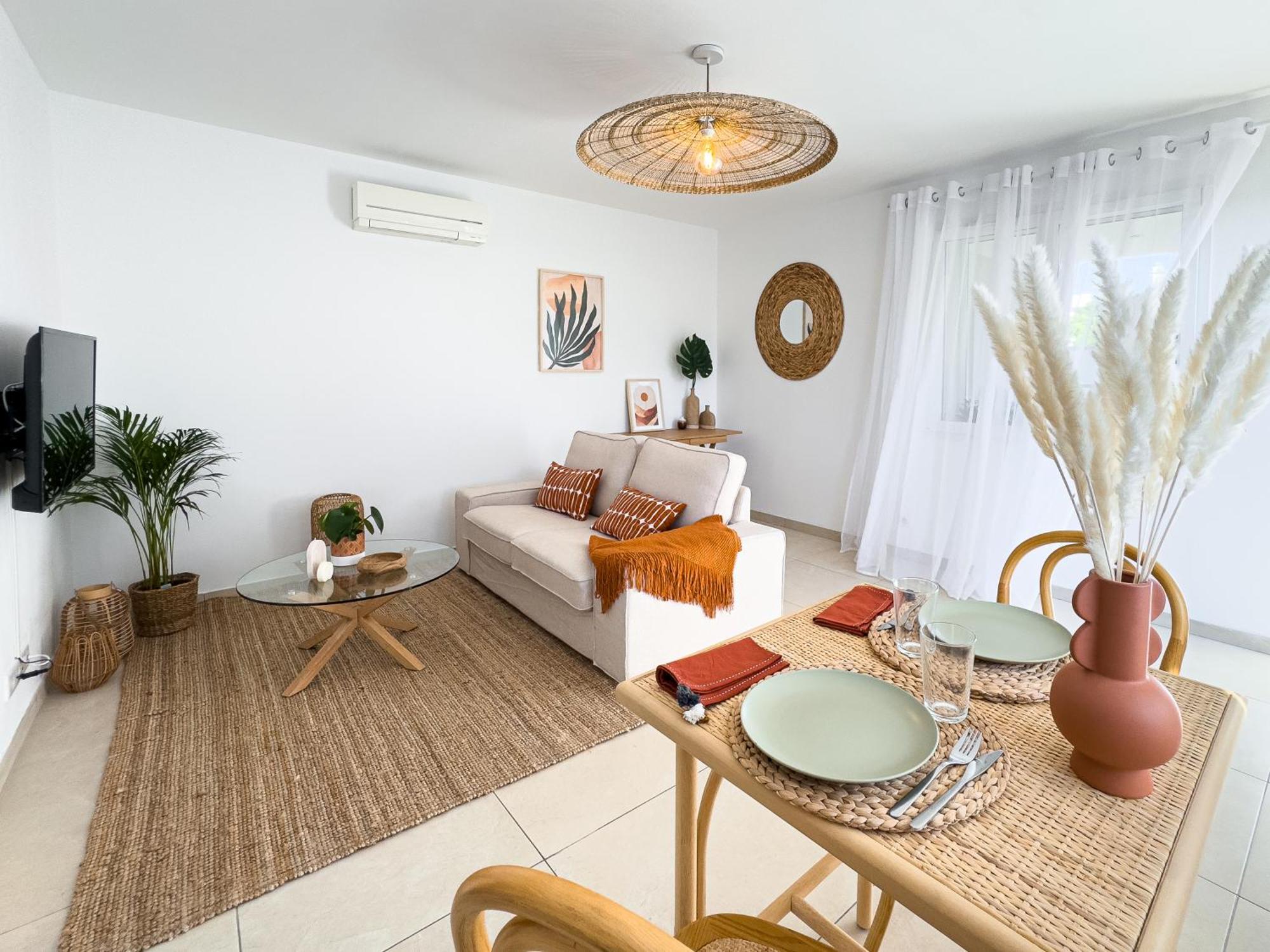 Séjour chez l'habitant Ste Marguerite Elegant T2 Avec Terrasse